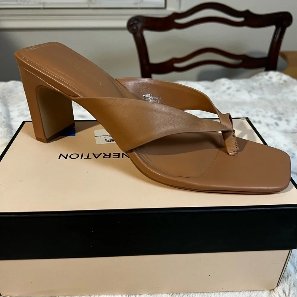 NIB BCBGeneration Leather Flian Toe Ring Tan Heel Sandals sz 11 - Picture 7 of 11